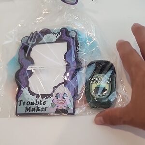 Villain-Themed Magnetic Frame Gift Sets with Keychain Charms - Multi